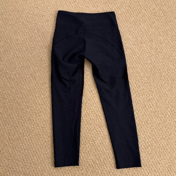 OUTDOOR VOICES Warmup 3/4 Leggings in Navy and Black Size Small - Picture 6 of 9